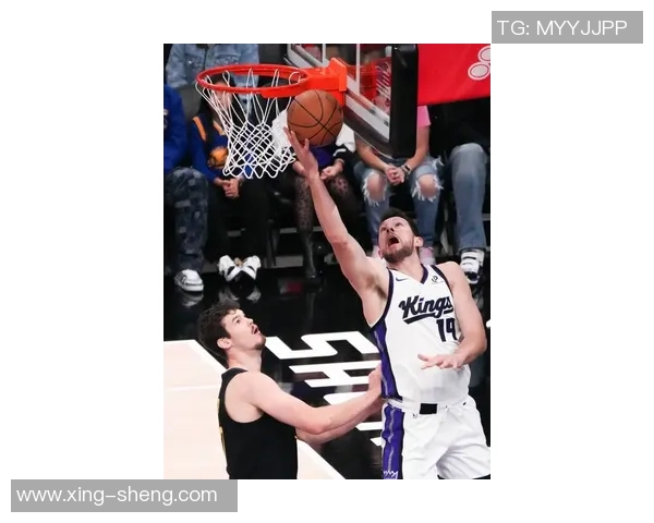 勇士与国王激战1月10日NBA赛场精彩对决引发球迷热议 勇士与国王激战1月10日NBA赛场精彩对决引发球迷热议